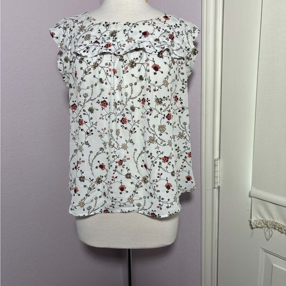 LOFT White Print Ruffle Sleeve Blouse. Size LP